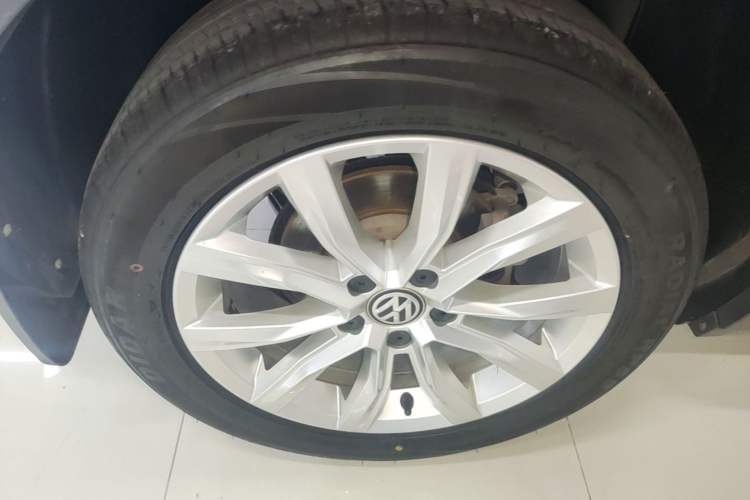 Used Volkswagen T-ROC 2018 230TSI DSG Two-Wheel Drive Advanced Version China VI Standard Right Rear Wheel Hub
