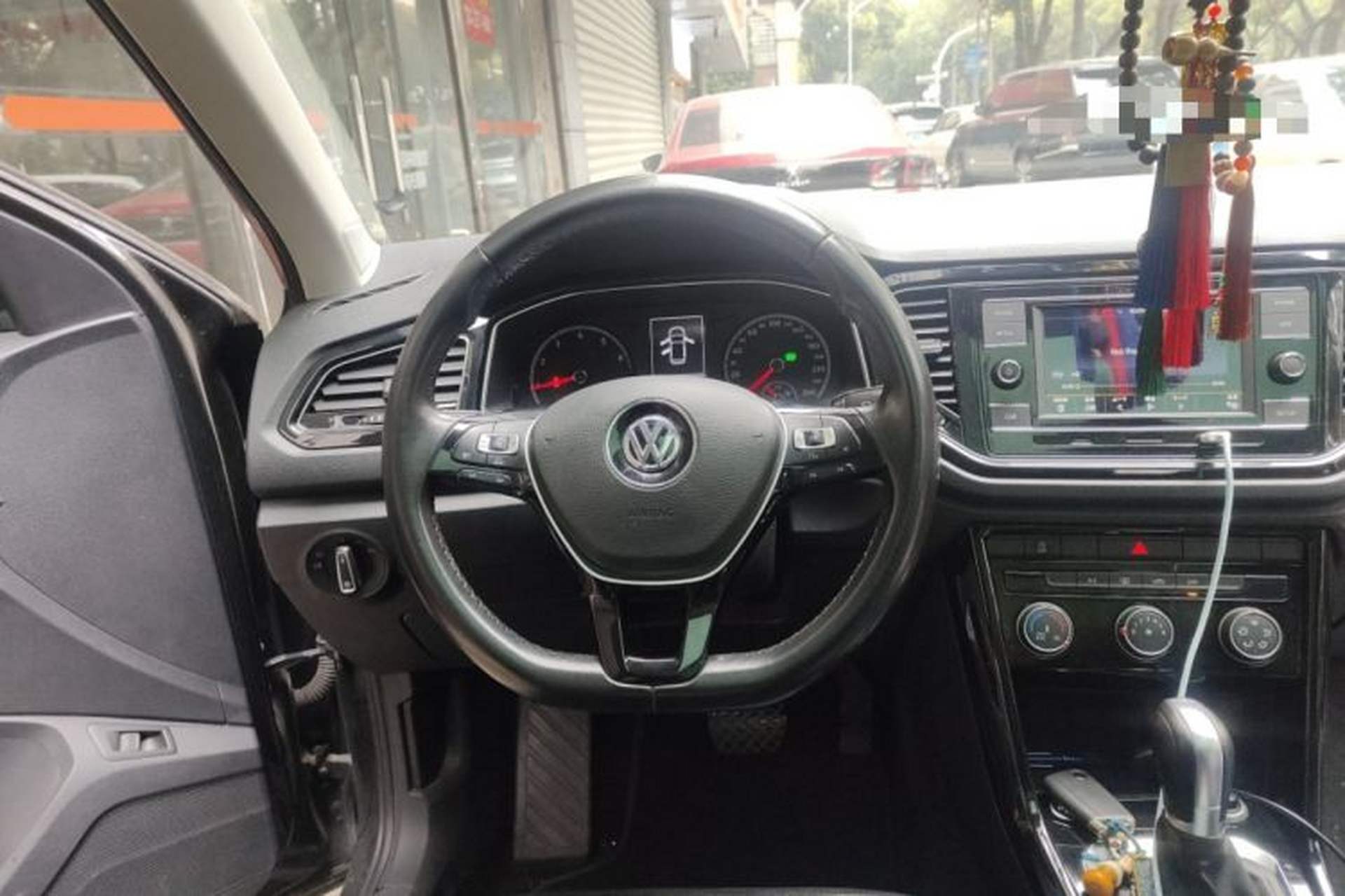 Used Volkswagen T-ROC 2018 280TSI DSG Two-Wheel Drive Comfort Version China VI Standard Steering Wheel