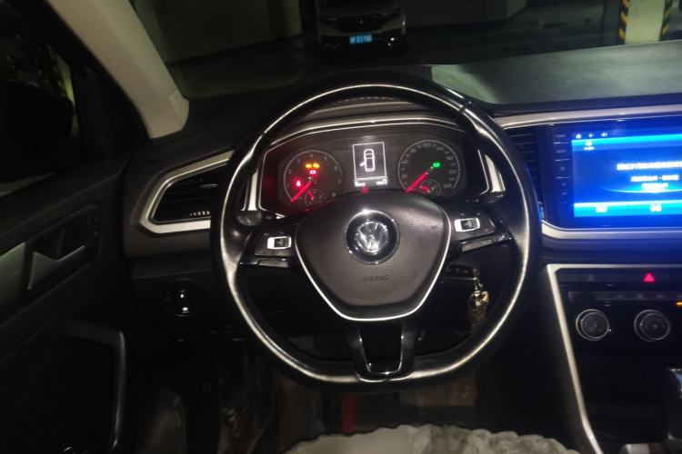 Used Volkswagen T-ROC 2018 230TSI DSG Two-Wheel Drive Advanced Version China VI Standard Steering Wheel