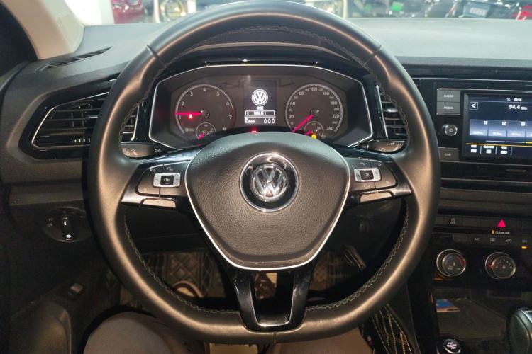 Used Volkswagen T-ROC 2018 280TSI DSG Two-Wheel-Drive Comfort Version China V Standard Steering Wheel
