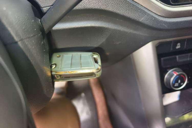 Used Volkswagen T-ROC 2018 280TSI DSG Two-Wheel Drive Advanced Version China V Emission Standard Vehicle Key
