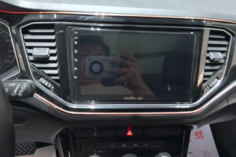 Used Volkswagen T-ROC 2018 280TSI DSG Two-Wheel-Drive Comfort Version China V Standard Audio And AC Panel