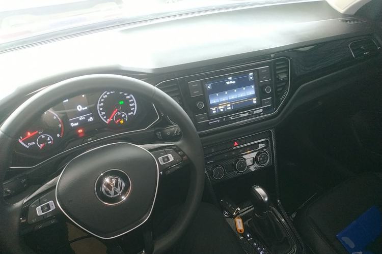 Used Volkswagen T-ROC 2018 280TSI DSG Two-Wheel-Drive Comfort Version China V Standard Center Console