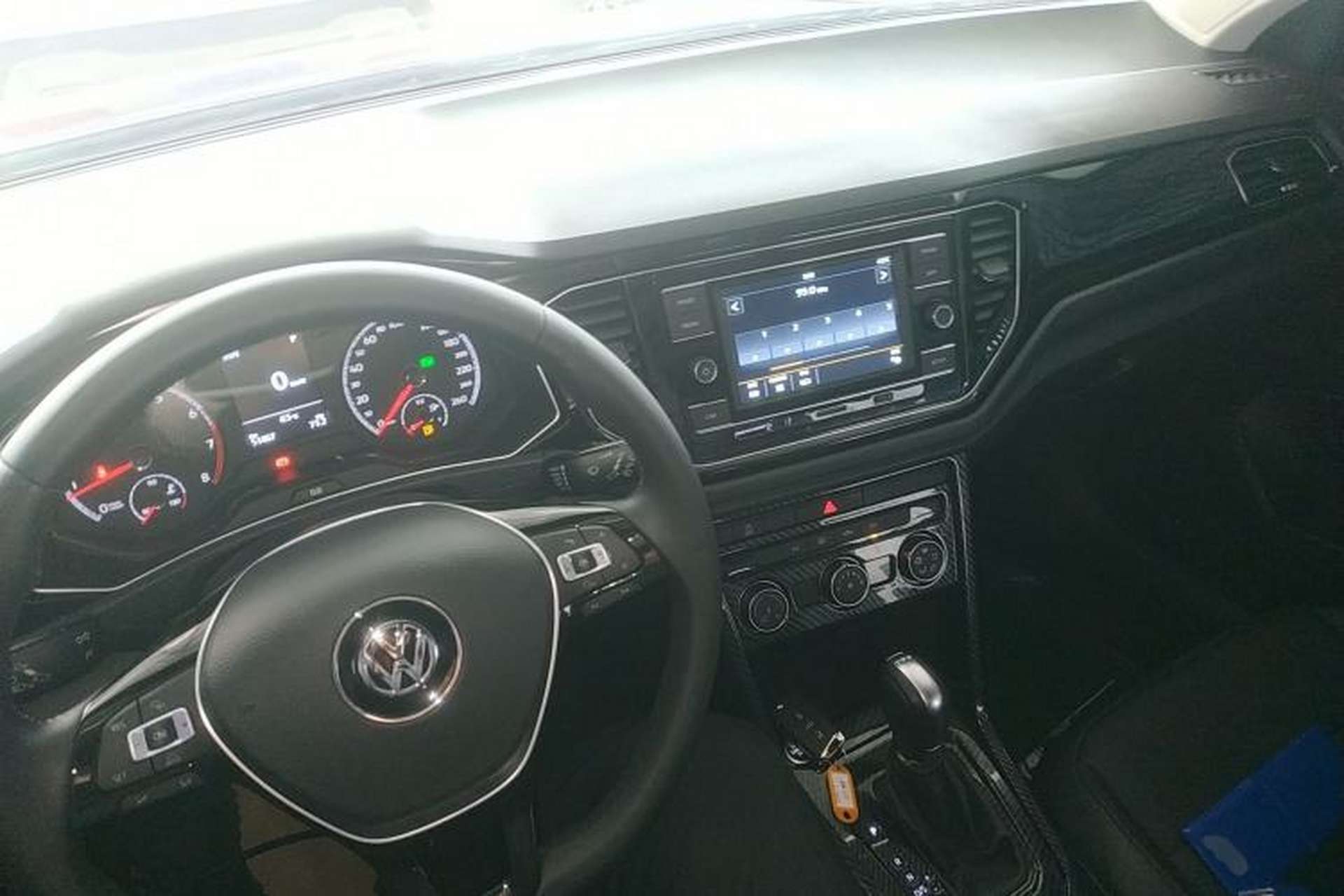Used Volkswagen T-ROC 2018 280TSI DSG Two-Wheel-Drive Comfort Version China V Standard Center Console