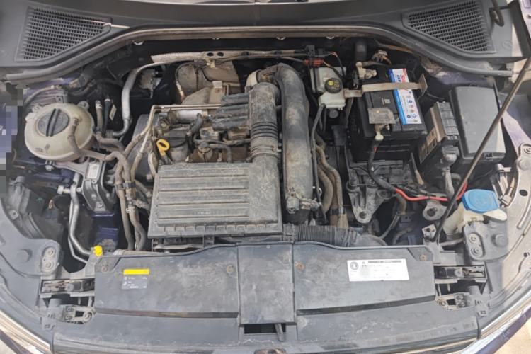 Used Volkswagen T-ROC 2018 280TSI DSG Two-Wheel Drive Advanced Version China V Emission Standard Engine Bay
