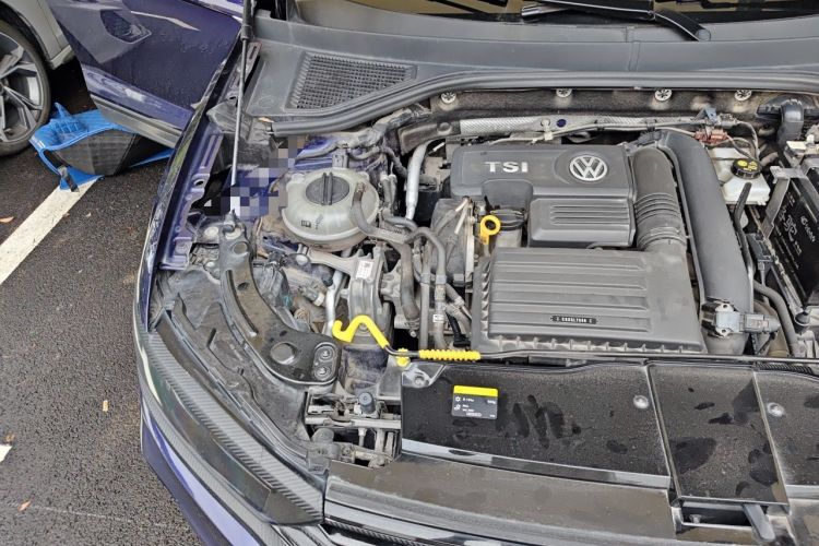 Used Volkswagen T-ROC 2018 280TSI DSG Two-Wheel-Drive Luxury Version China V Emission Standard Engine Bay Right