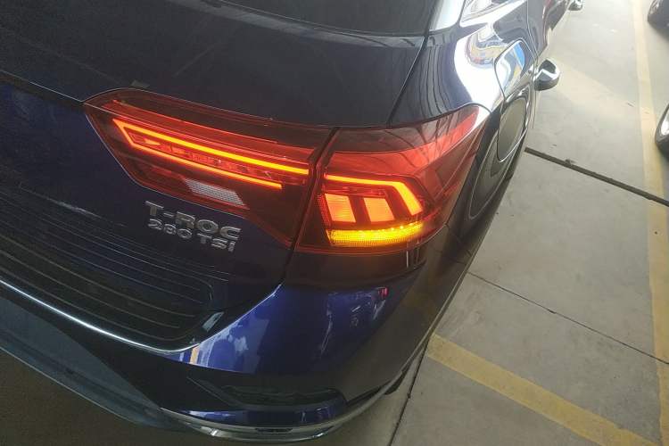 Used Volkswagen T-ROC 2018 280TSI DSG Two-Wheel-Drive Comfort Version China V Standard Exterior 3
