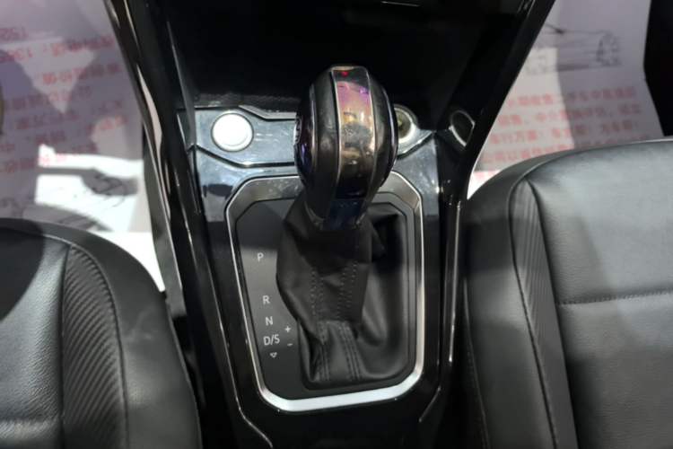 Used Volkswagen T-ROC 2018 280TSI DSG Two-Wheel-Drive Comfort Version China V Standard Gear Lever