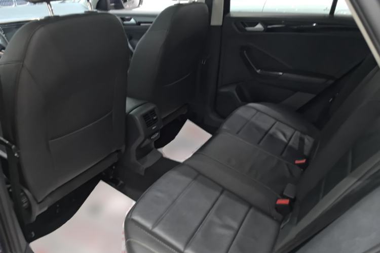 Used Volkswagen T-ROC 2018 280TSI DSG Two-Wheel-Drive Comfort Version China V Standard Left Rear Seat