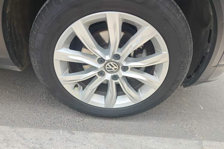 Used Volkswagen T-ROC 2018 280TSI DSG Two-Wheel Drive Advanced Version China V Emission Standard Right Front Wheel Hub