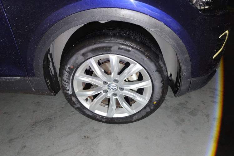 Used Volkswagen T-ROC 2018 280TSI DSG Two-Wheel Drive Advanced Version China V Emission Standard Right Front Wheel Hub