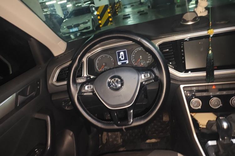 Used Volkswagen T-ROC 2018 230TSI DSG Two-Wheel Drive Advanced Version China VI Standard Steering Wheel