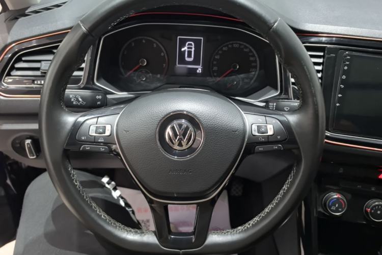 Used Volkswagen T-ROC 2018 280TSI DSG Two-Wheel-Drive Comfort Version China V Standard Steering Wheel