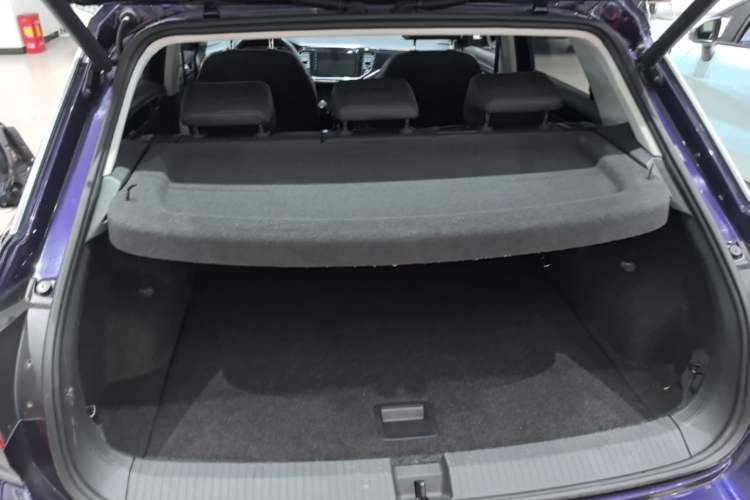 Used Volkswagen T-ROC 2018 280TSI DSG Two-Wheel-Drive Comfort Version China V Standard Trunk