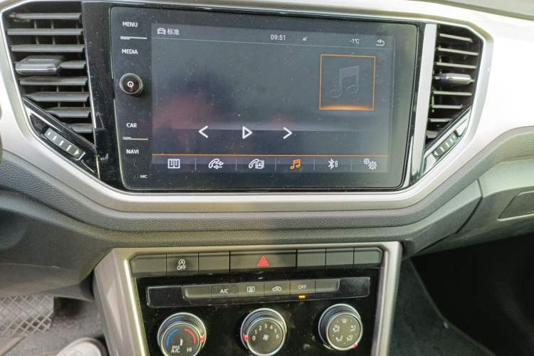 Used Volkswagen T-ROC 2018 280TSI DSG Two-Wheel Drive Advanced Version China V Emission Standard Audio And AC Panel