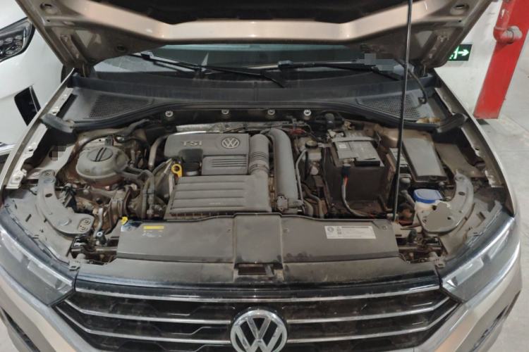 Used Volkswagen T-ROC 2018 280TSI DSG Two-Wheel Drive Advanced Version China V Emission Standard Engine Bay