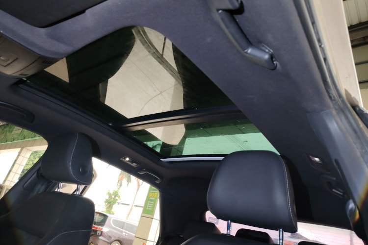 Used Volkswagen T-ROC 2018 280TSI DSG Two-Wheel-Drive Luxury Version China V Emission Standard Headliner