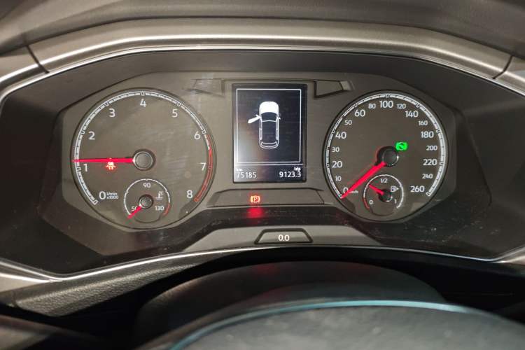 Used Volkswagen T-ROC 2018 280TSI DSG Two-Wheel Drive Advanced Version China V Emission Standard Instrument Cluster