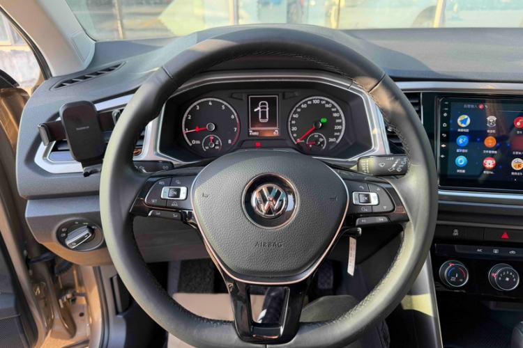 Used Volkswagen T-ROC 2018 230TSI DSG Two-Wheel Drive Advanced Version China VI Standard Interior 2