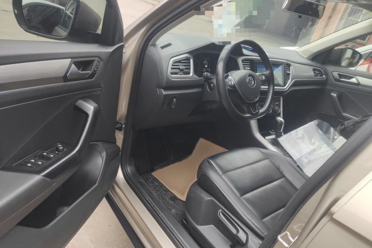 Used Volkswagen T-ROC 2018 230TSI DSG Two-Wheel Drive Advanced Version China V Standard Interior 3