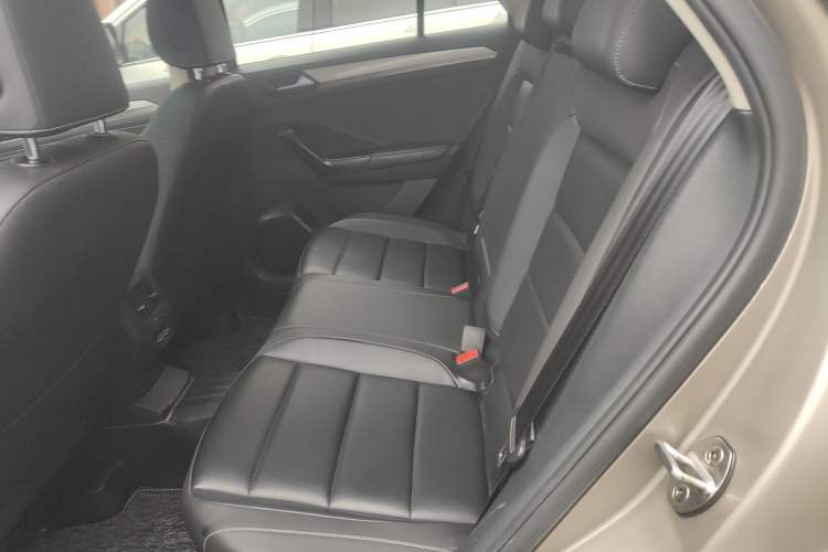 Used Volkswagen T-ROC 2018 230TSI DSG Two-Wheel Drive Advanced Version China V Standard Interior 4