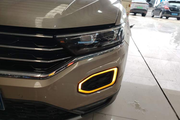 Used Volkswagen T-ROC 2018 280TSI DSG Two-Wheel-Drive Luxury Version China V Emission Standard Left Front Headlight