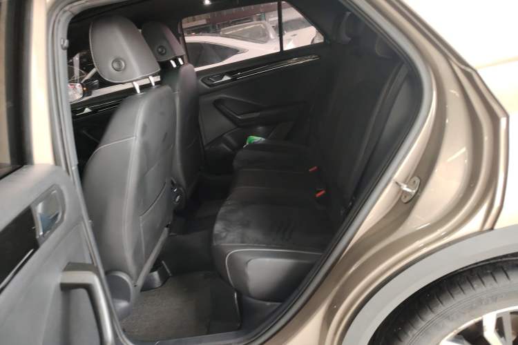 Used Volkswagen T-ROC 2018 280TSI DSG Two-Wheel-Drive Luxury Version China V Emission Standard Left Rear Seat