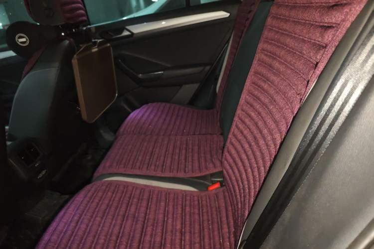 Used Volkswagen T-ROC 2018 280TSI DSG Two-Wheel Drive Advanced Version China V Emission Standard Left Rear Seat