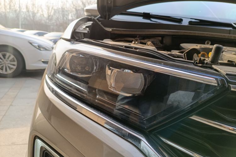 Used Volkswagen T-ROC 2018 280TSI DSG Two-Wheel Drive Advanced Version China V Emission Standard Right Front Headlight
