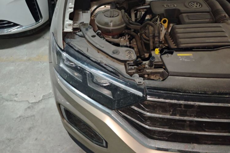 Used Volkswagen T-ROC 2018 280TSI DSG Two-Wheel Drive Advanced Version China V Emission Standard Right Front Headlight