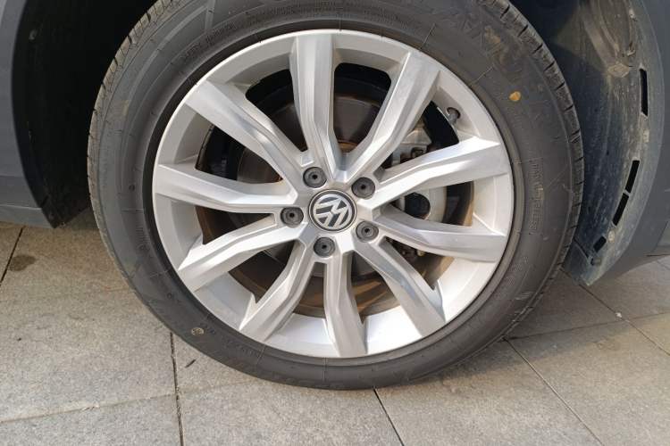 Used Volkswagen T-ROC 2018 280TSI DSG Two-Wheel Drive Advanced Version China V Emission Standard Right Front Wheel Hub