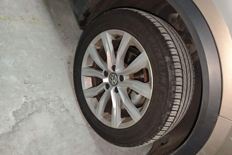 Used Volkswagen T-ROC 2018 280TSI DSG Two-Wheel Drive Advanced Version China V Emission Standard Right Front Wheel Hub