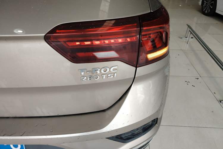 Used Volkswagen T-ROC 2018 280TSI DSG Two-Wheel-Drive Luxury Version China V Emission Standard Right Rear Taillight