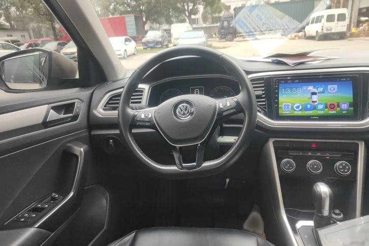 Used Volkswagen T-ROC 2018 230TSI DSG Two-Wheel Drive Advanced Version China V Standard Steering Wheel