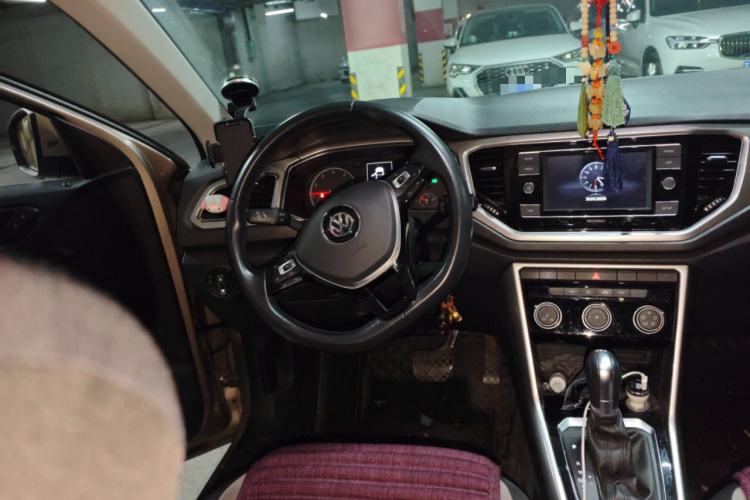 Used Volkswagen T-ROC 2018 280TSI DSG Two-Wheel Drive Advanced Version China V Emission Standard Steering Wheel