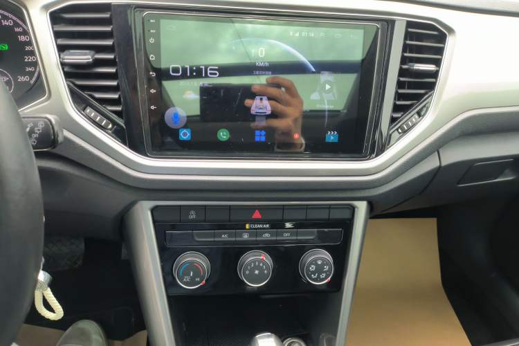 Used Volkswagen T-ROC 2018 230TSI DSG Two-Wheel Drive Advanced Version China V Standard Audio And AC Panel