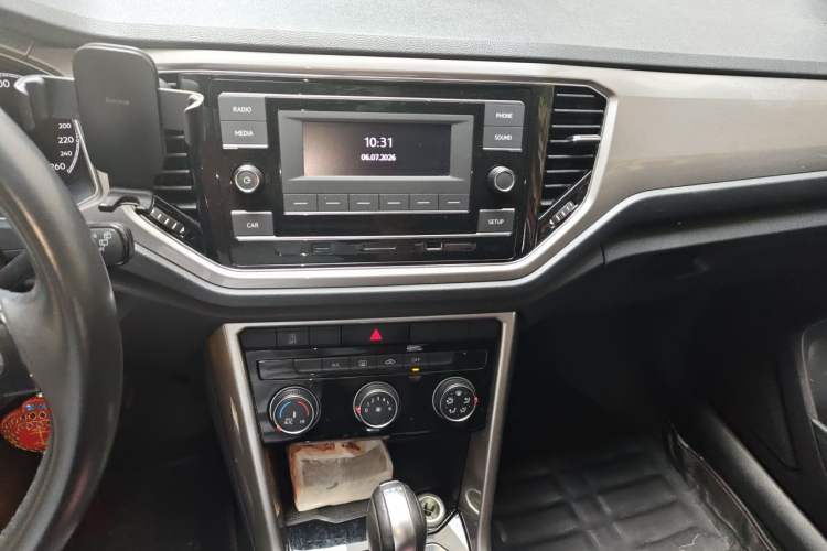 Used Volkswagen T-ROC 2018 230TSI DSG Two-Wheel Drive Advanced Version China V Standard Audio And AC Panel