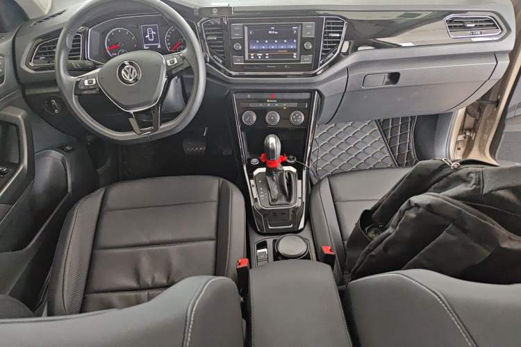 Used Volkswagen T-ROC 2018 280TSI DSG Two-Wheel-Drive Comfort Version China V Standard Center Console