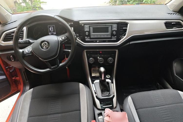 Used Volkswagen T-ROC 2018 230TSI DSG Two-Wheel Drive Advanced Version China V Standard Center Console
