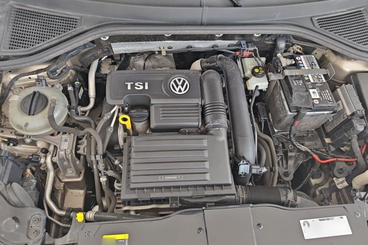 Used Volkswagen T-ROC 2018 280TSI DSG Two-Wheel-Drive Comfort Version China V Standard Engine Bay