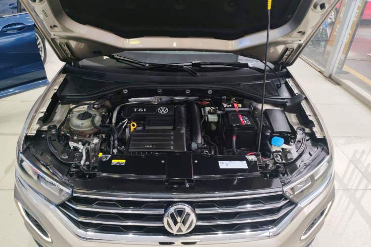 Used Volkswagen T-ROC 2018 280TSI DSG Four-Wheel Drive Comfort Version China V Standard Engine Bay