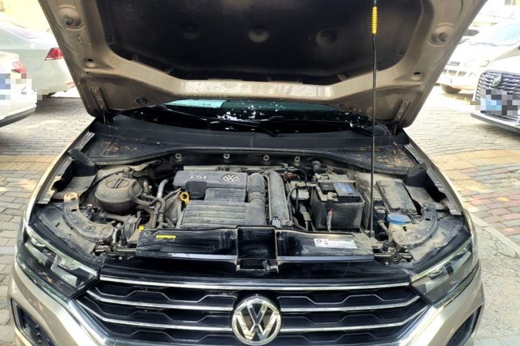 Used Volkswagen T-ROC 2018 230TSI DSG Two-Wheel Drive Advanced Version China V Standard Engine Bay