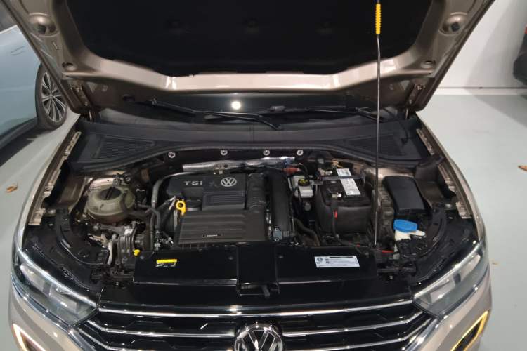 Used Volkswagen T-ROC 2018 280TSI DSG Two-Wheel-Drive Comfort Version China V Standard Engine Bay