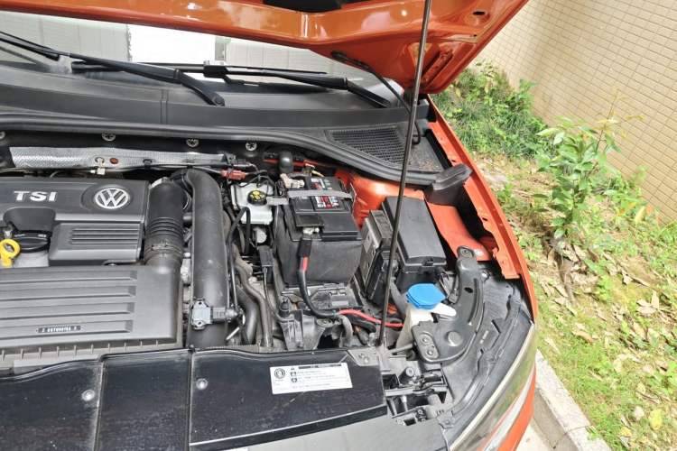 Used Volkswagen T-ROC 2018 230TSI DSG Two-Wheel Drive Advanced Version China V Standard Engine Bay Left