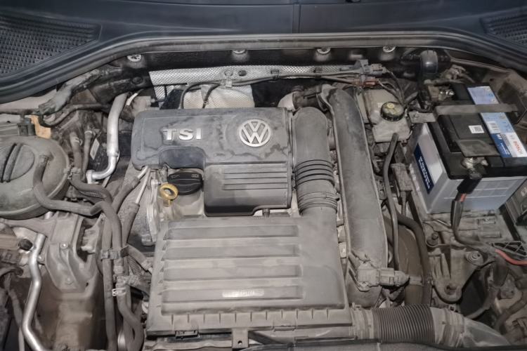 Used Volkswagen T-ROC 2018 280TSI DSG Two-Wheel-Drive Comfort Version China V Standard Engine Bay