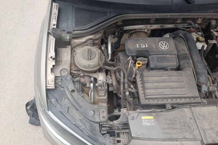 Used Volkswagen T-ROC 2018 280TSI DSG Four-Wheel Drive Luxury Version China V Emission Standard Engine Bay Right