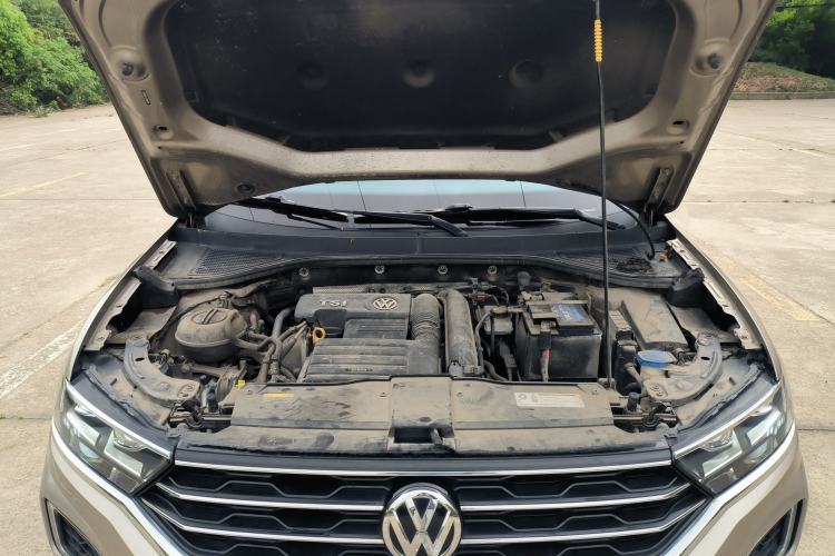Used Volkswagen T-ROC 2018 230TSI DSG Two-Wheel Drive Advanced Version China V Standard Engine Bay