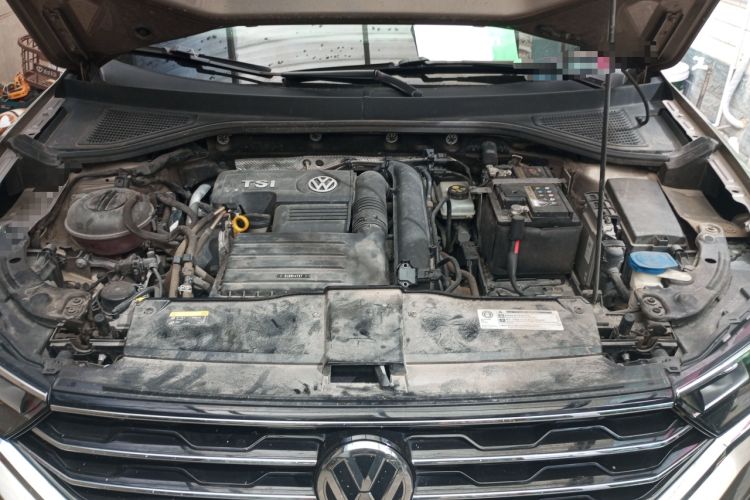 Used Volkswagen T-ROC 2018 280TSI DSG Two-Wheel Drive Comfort Version China VI Standard Engine Bay