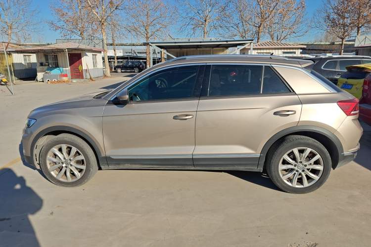 Used Volkswagen T-ROC 2018 230TSI DSG Two-Wheel Drive Advanced Version China V Standard Exterior 3