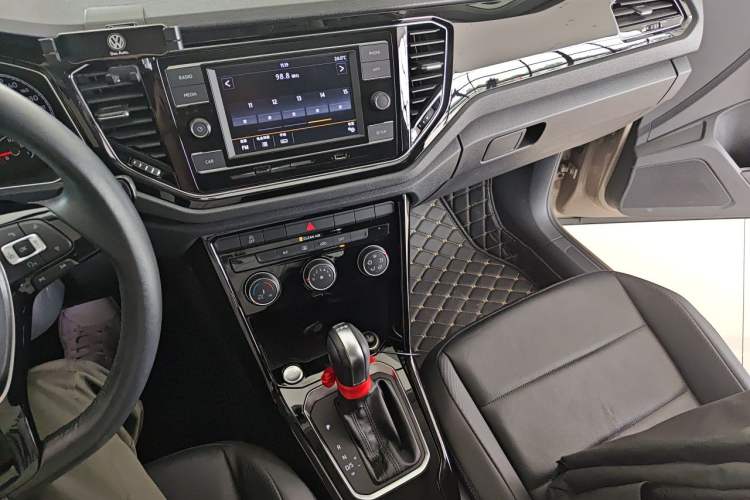 Used Volkswagen T-ROC 2018 280TSI DSG Two-Wheel-Drive Comfort Version China V Standard Gear Lever